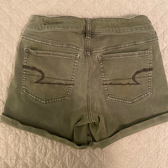 American Eagle Olive Midi Shorts Size 4 - Picture 2 of 5